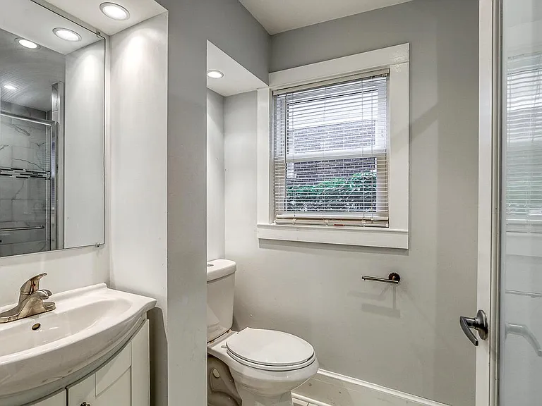 Full bath on 1st floor