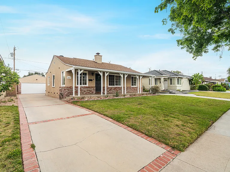 1813 N Naomi St — Photo 1