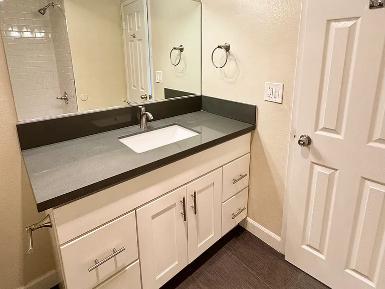 San Remo Apartments — Photo 11