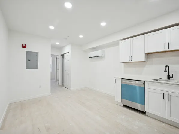 52 N 51st St, Philadelphia, PA