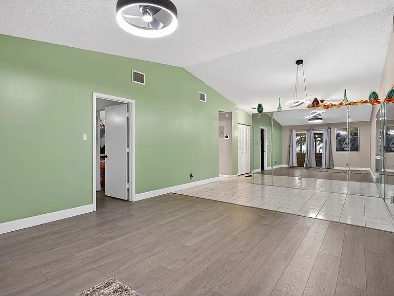 541 NW 43rd St #540 — Photo 7