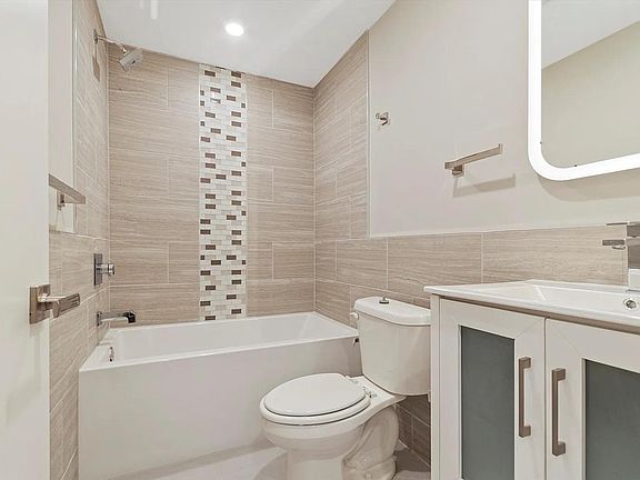 5th image of 2037 N Randolph St APT 1