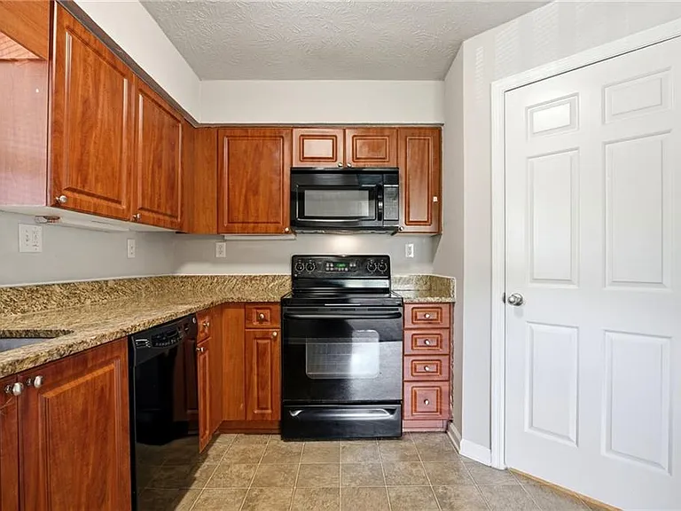 117 Brittany Ct — Photo 13
