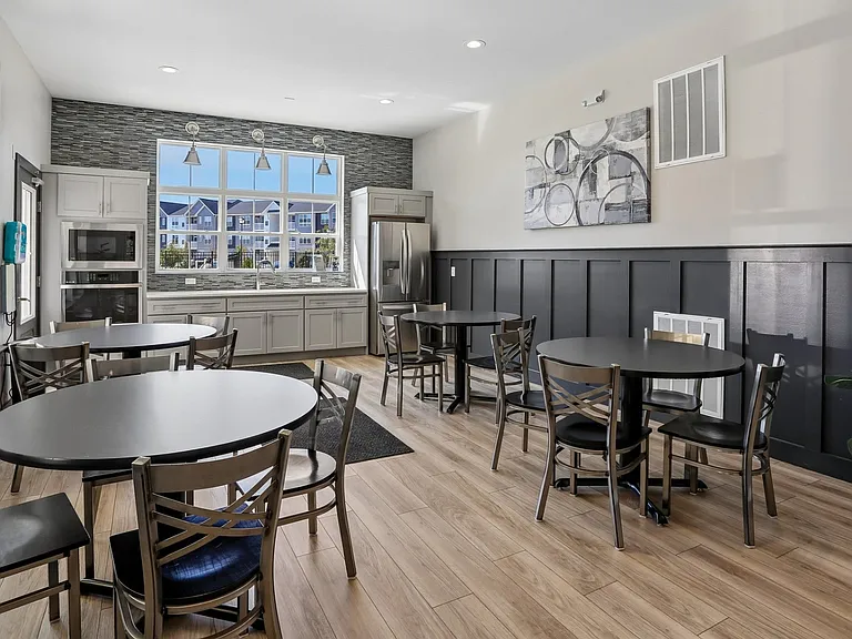 Park West Apartments — Photo 23