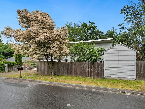 2nd image of 3551 E Grandview Ave