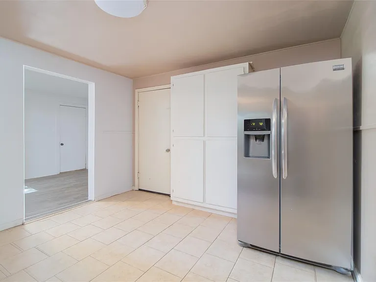 4425 Harding Dr — Photo 7