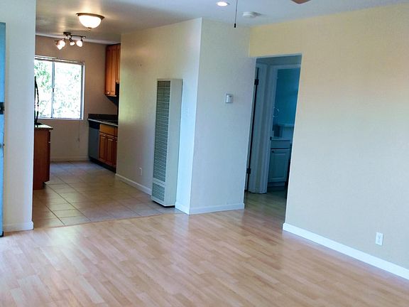 Livingroom to kitchen