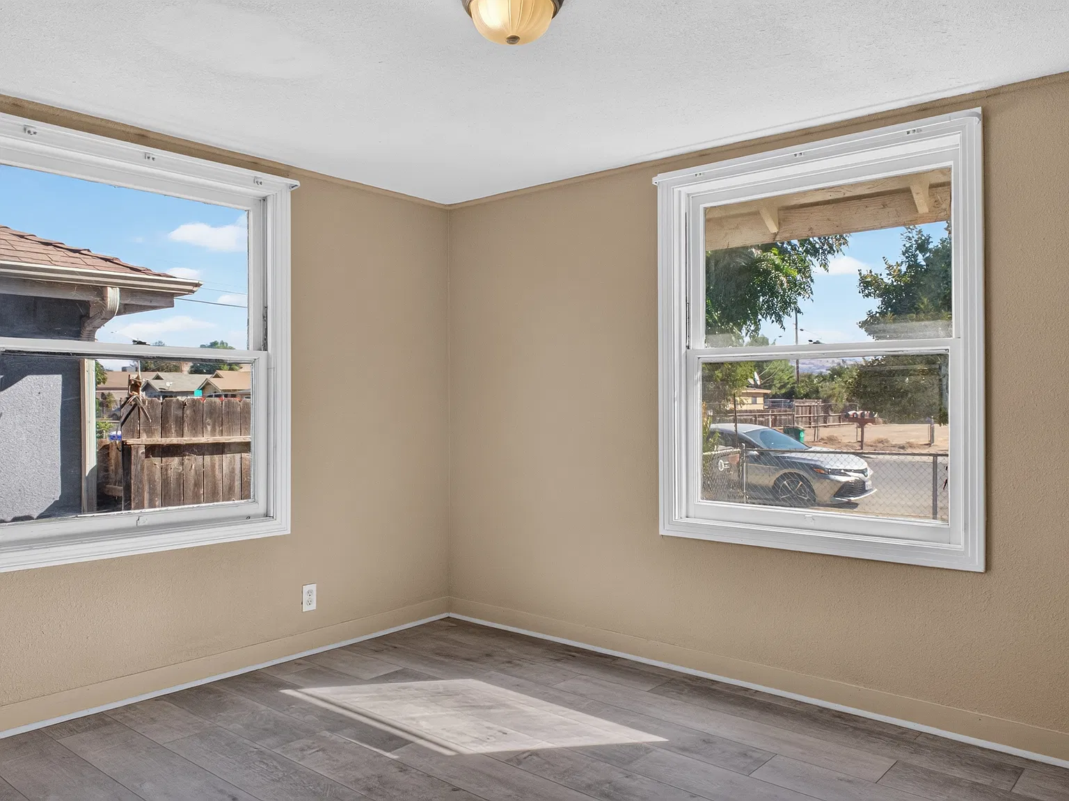 3 bed, 901 sqft, $1,500 — Photo 3