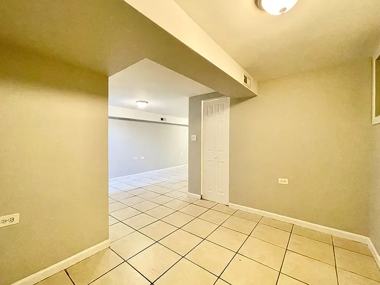 1644 N California Ave — Photo 23