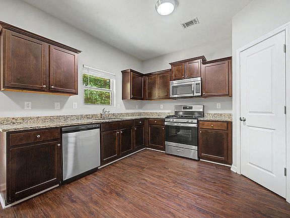 4th image of 310 Saint Lucas Ct