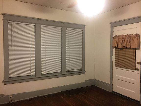 2nd image of 2128 Magnolia St
