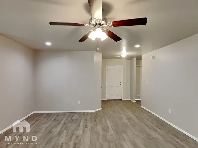 2923 Russell Rd — Photo 5