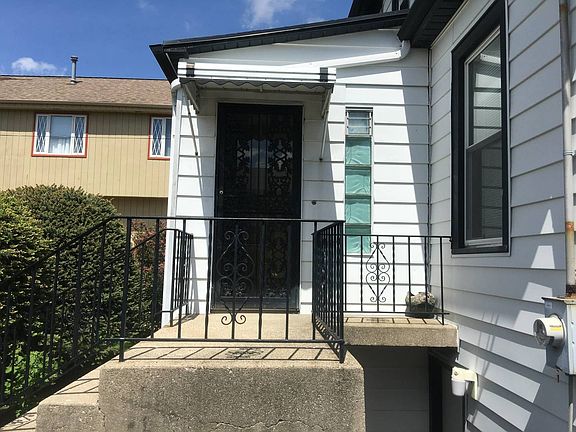 3rd image of 3226 N Oketo Ave