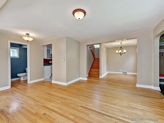 4th image of 28 N Warwick Ave