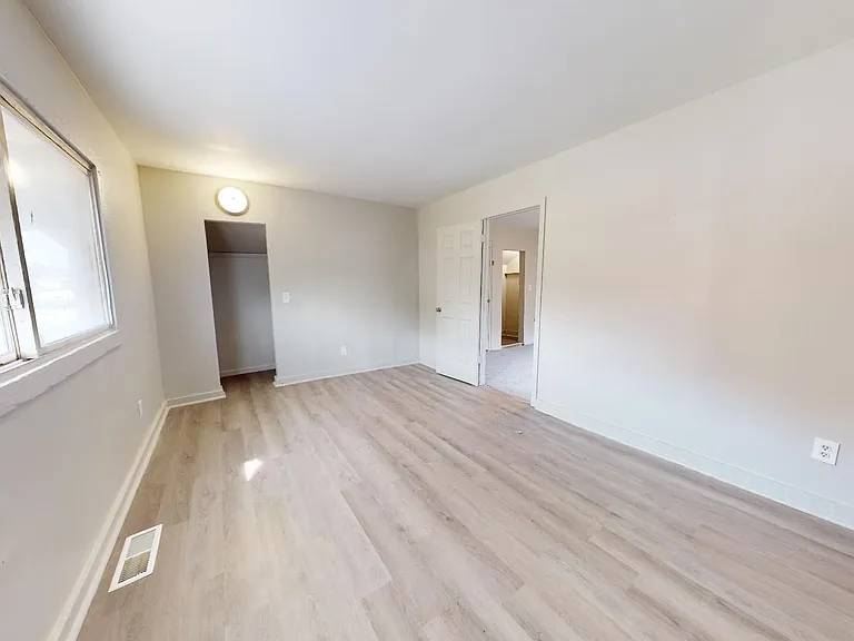 6904 Lorain Ave — Photo 7