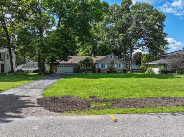 563 18th St, Marysville, MI 48040