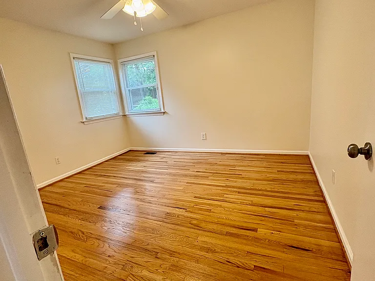 903 Homestead Ave — Photo 10