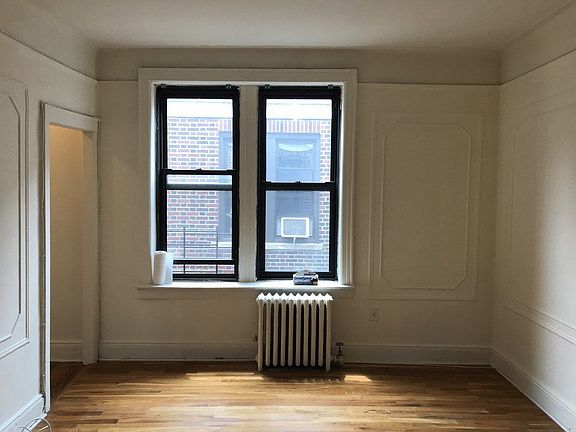 4th image of 4130 43rd St #D4