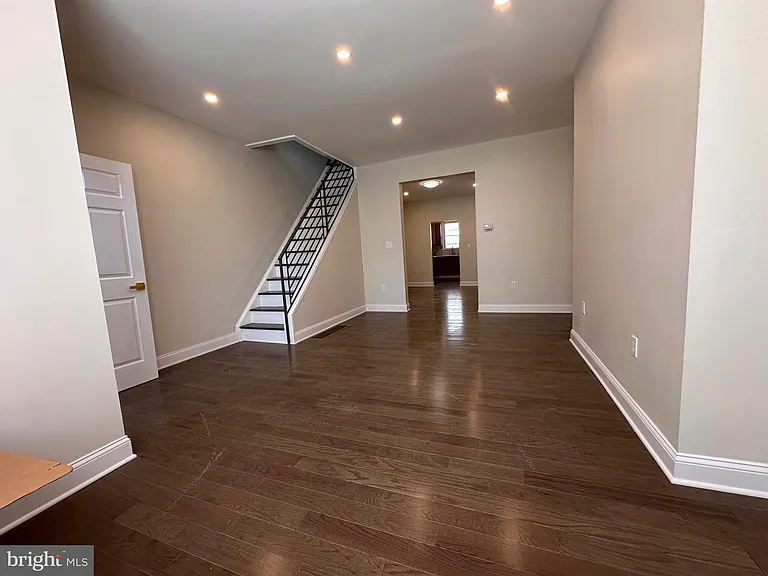 1822 S 22nd St — Photo 26