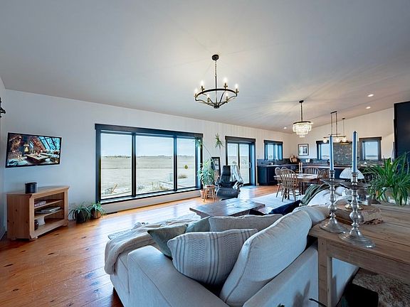 5th image of 1335 Quartz Rd