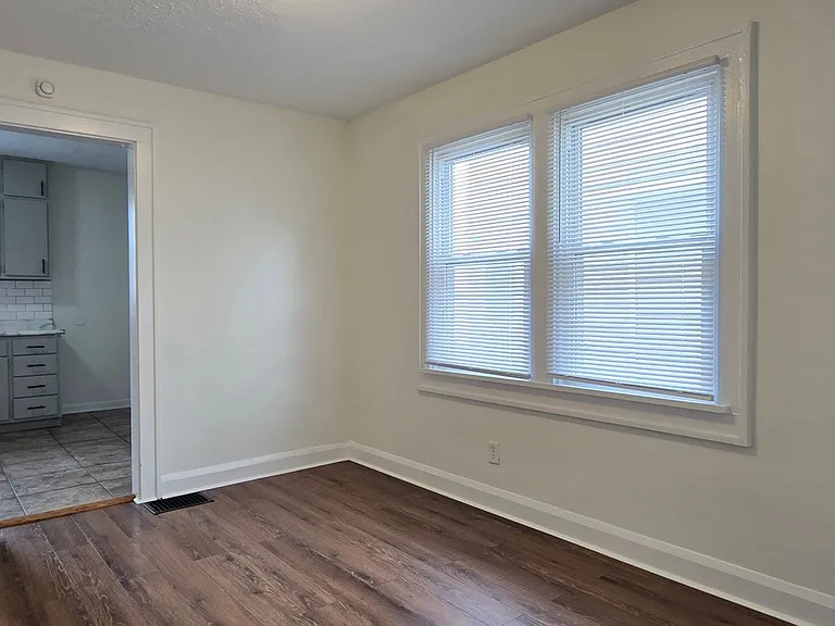 2746 Shelby St — Photo 6