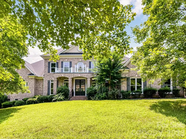 447 Three Greens Dr, Huntersville, NC 28078