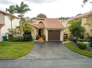 6320 NW 180th Ter, Hialeah, FL 33015