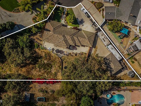 2nd image of 936 El Segundo Dr