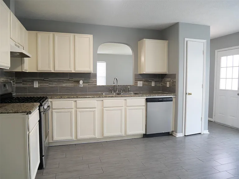 11931 Panay Village Cir — Photo 22