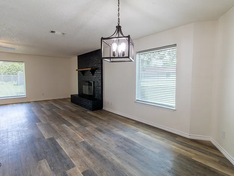 1214 Sycamore Dr — Photo 6