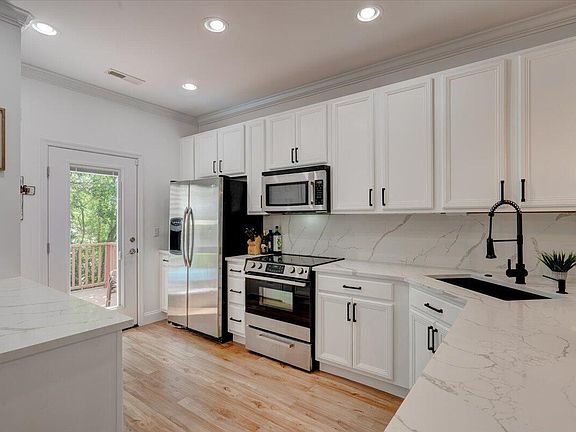 2nd image of 117 Winding River Dr