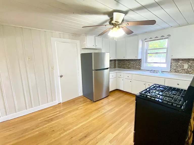 8 Mount Pleasant St — Photo 2