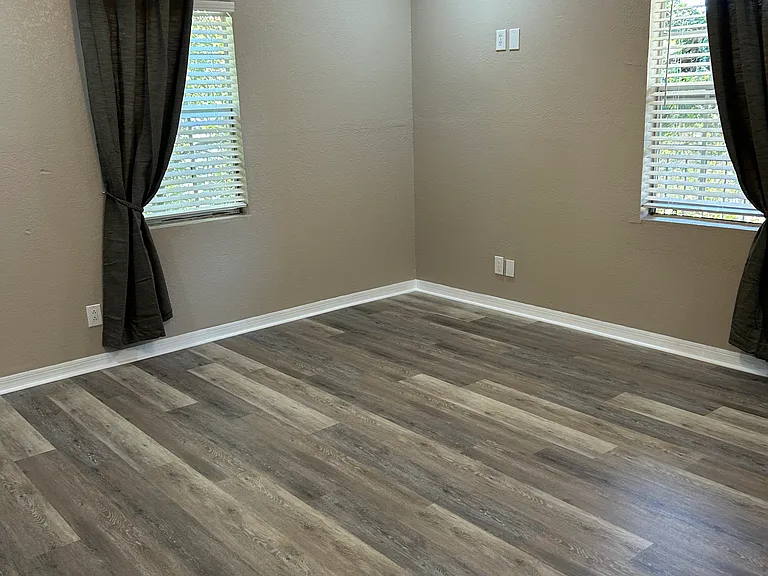 427 Crestwood St — Photo 9