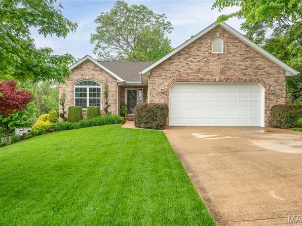 7 Brookwood Dr, Collinsville, IL 62234