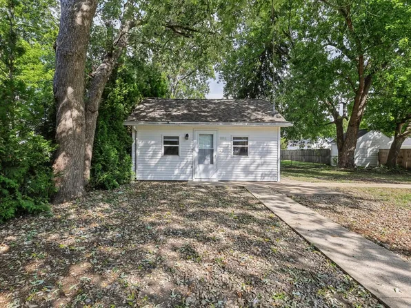 604 E Houghton St, Tuscola, IL 61953