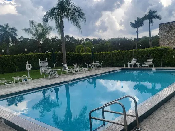 126 Sparrow Drive #3b, Royal Palm Beach, FL 33411