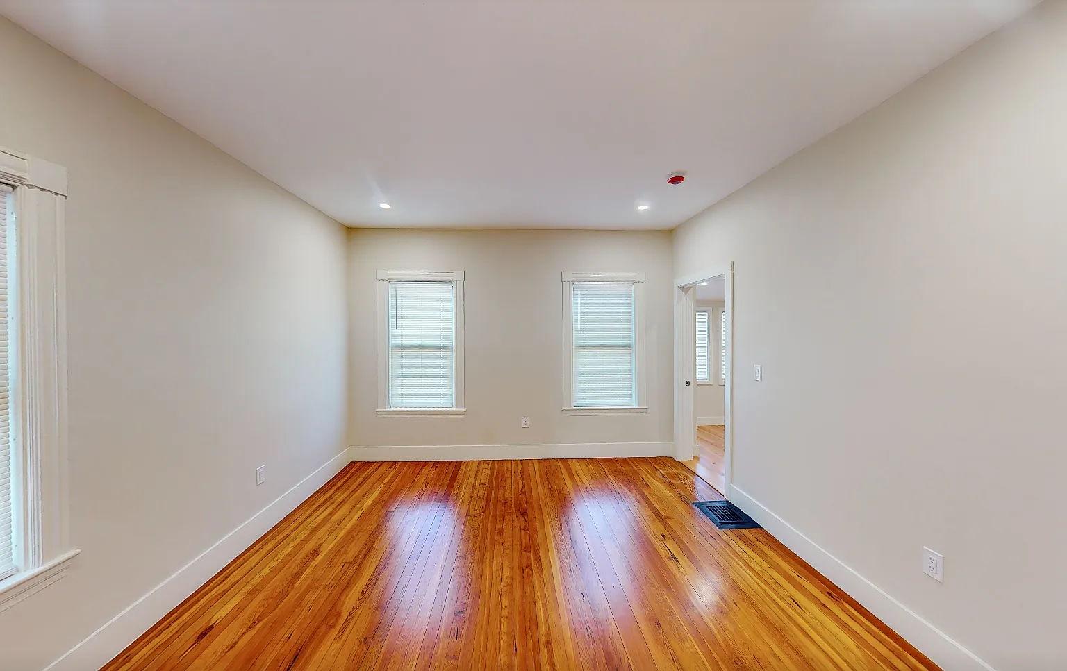 3 bed, 1500 sqft, $4,500 — Photo 3