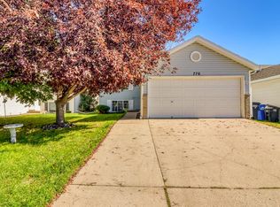 770 49th St S, Fargo, ND 58103