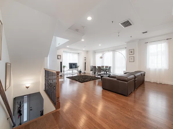 11 Washington Place image 16 of 19