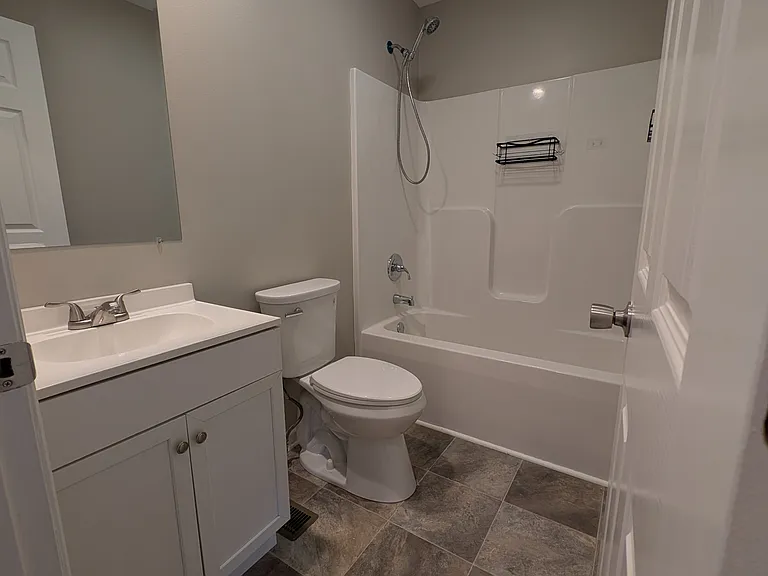 526 Center Ave — Photo 16