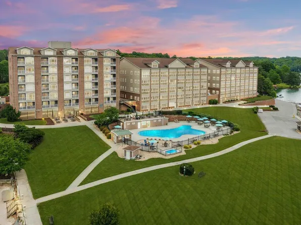 1217 Graves Harbor Trl #111, Huddleston, VA 24104