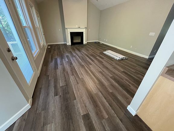 4th image of 1324 E Deer Creek Dr