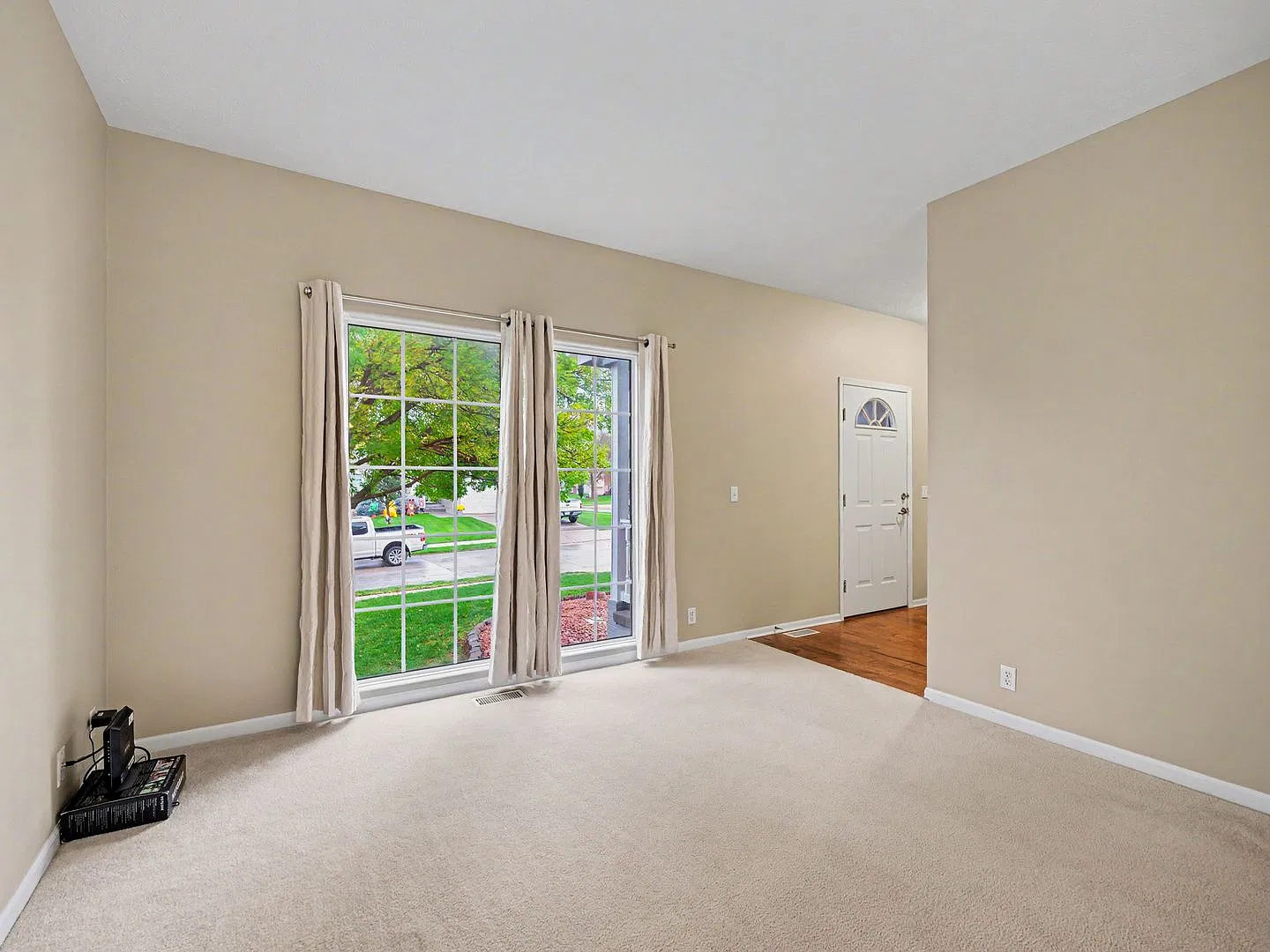 Fantastic Papillion 2-Story Back to Trail — Photo 3