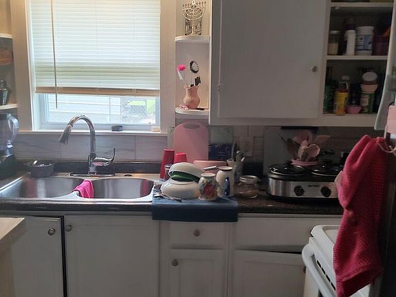 3rd image of 609 Rosalie Ave