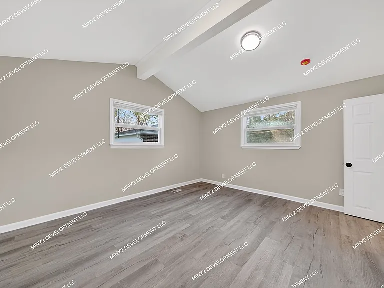 21422 Pembroke Ave — Photo 17
