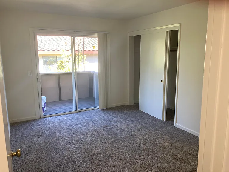 1020 Florence Ln #11 — Photo 5