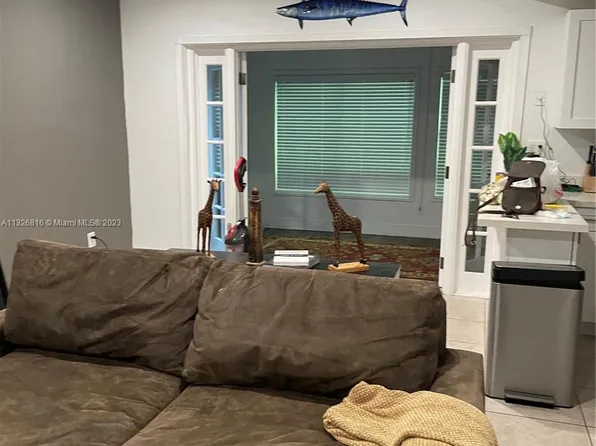 1 Edgewater Dr APT 103, Coral Gables, FL 33133