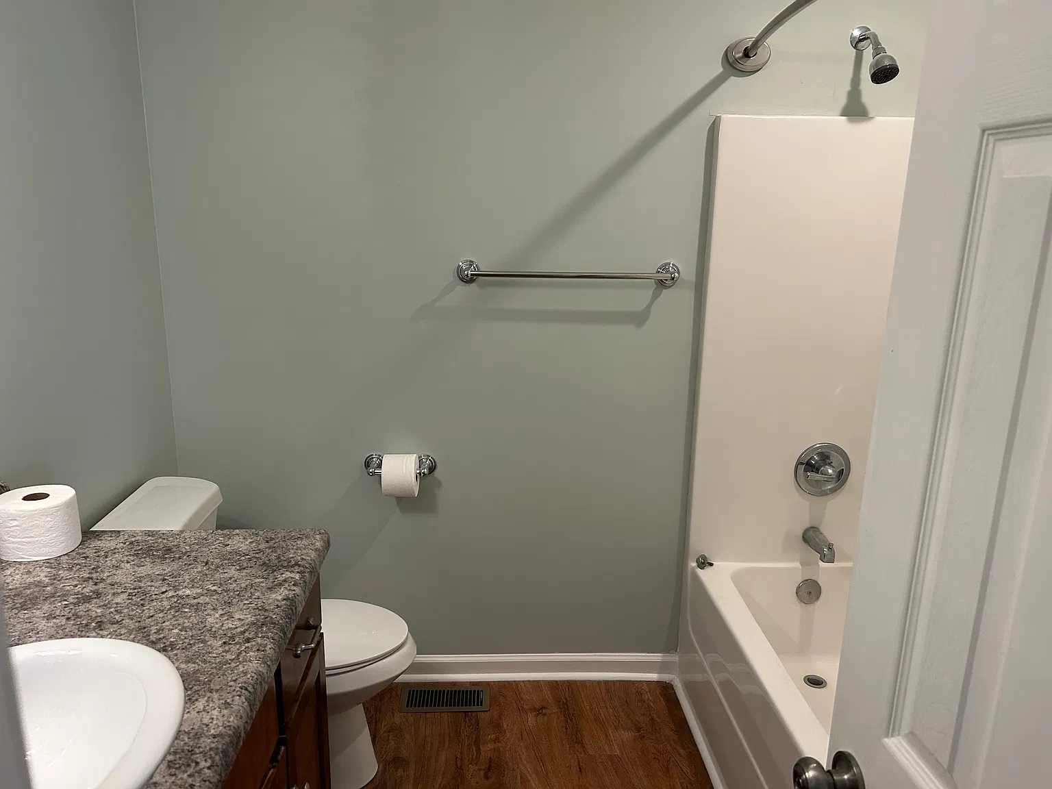 3 bed, 1400 sqft, $1,800 — Photo 3