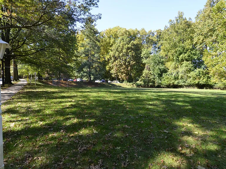 10412 Montrose Ave #202 — Photo 35