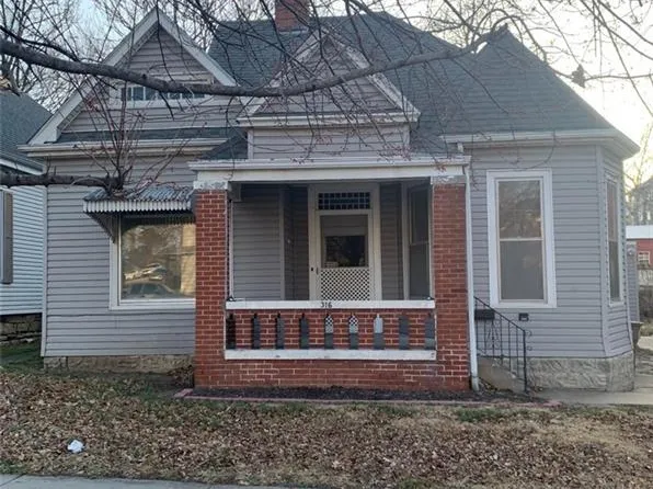 316 N 4th St, Atchison, KS 66002